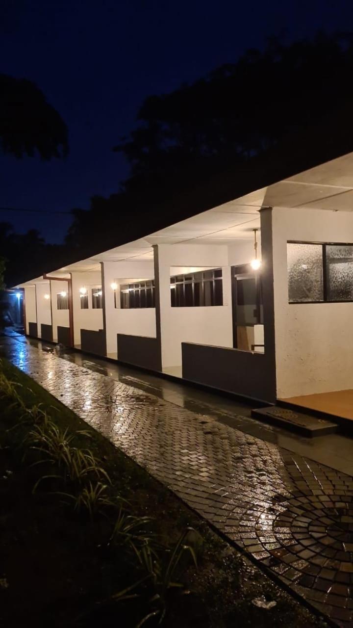 River View Banquet & Resort Wadduwa Kültér fotó